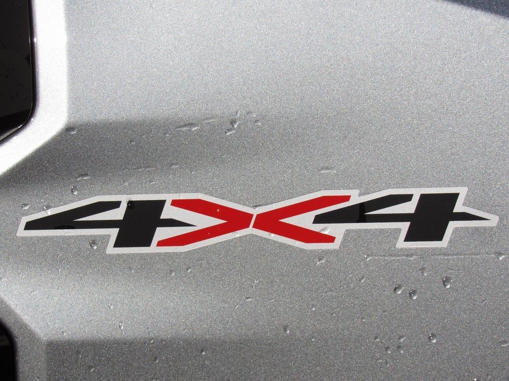 2024 Chevrolet Colorado LT - Photo 11