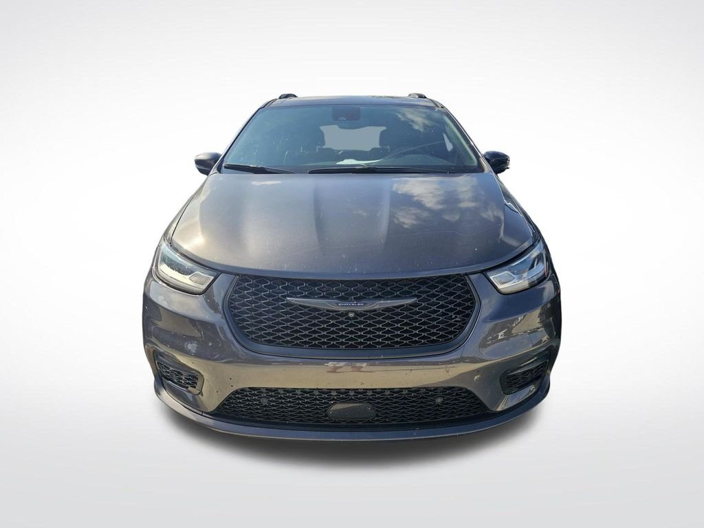 Used 2023 Gray Chrysler Touring L image 5