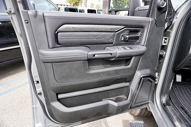 New 2026 Ceramic Gray Clear-Coat Exterior Paint RAM Limited image 31