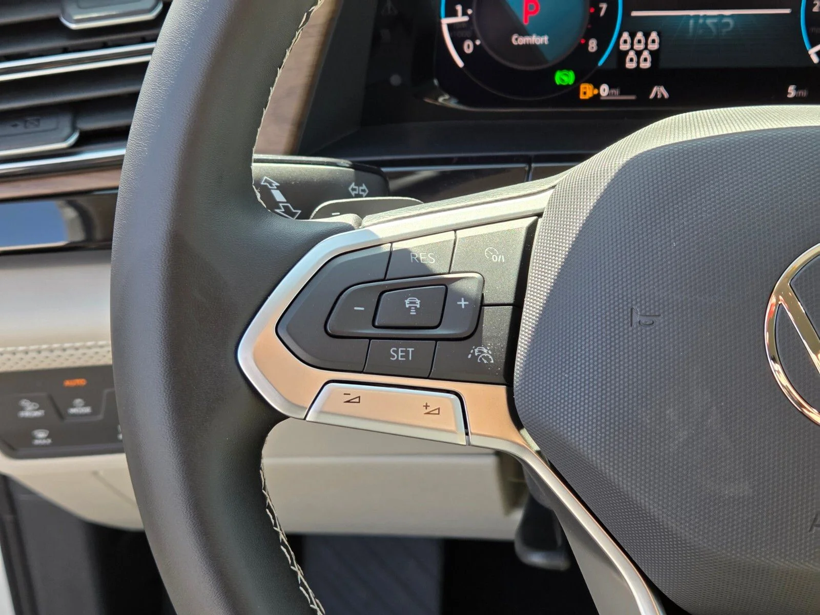 New 2026 White Volkswagen 2.0T SE w/Technology image 12