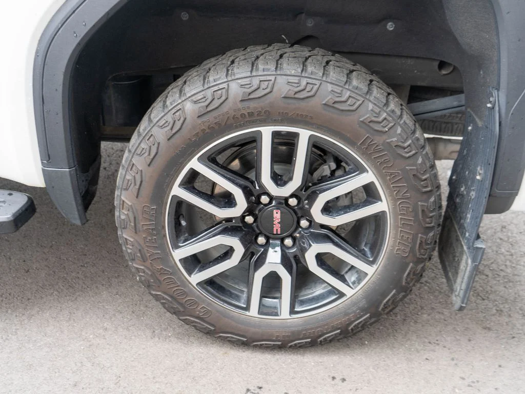 Used 2023 White GMC AT4 image 29