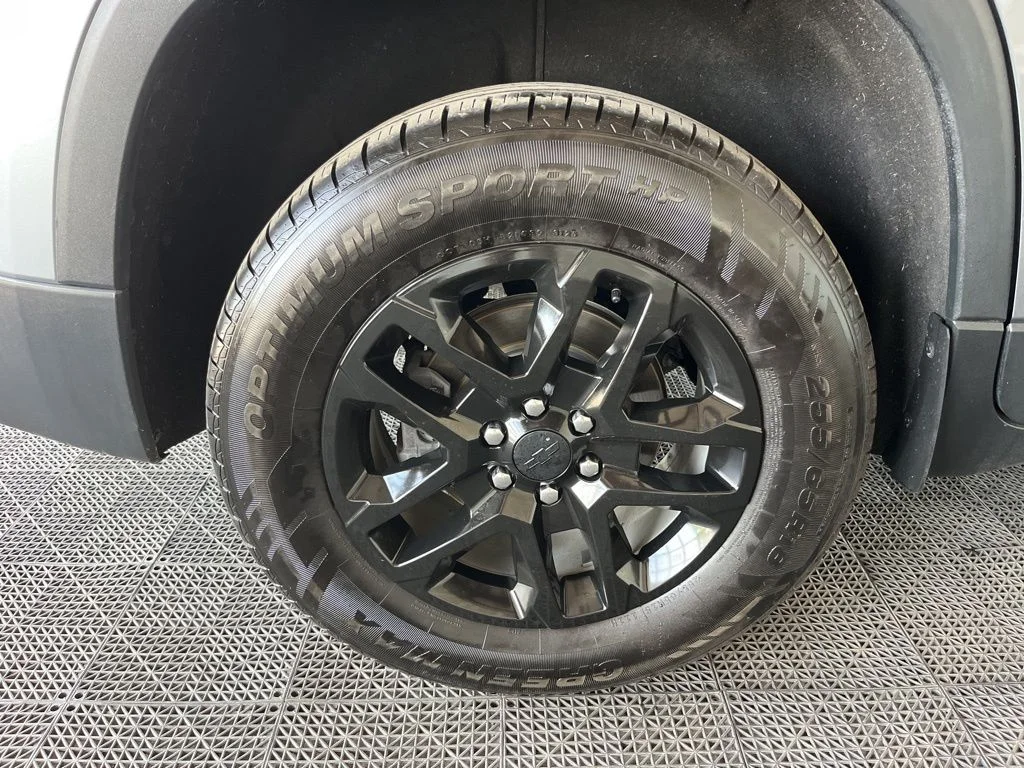 Used 2021 Gray Chevrolet LT image 23