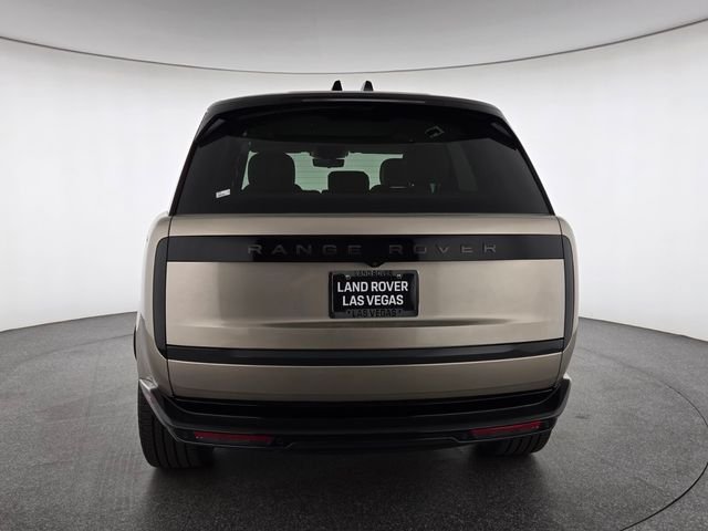 Used 2026  Land Rover SE image 10