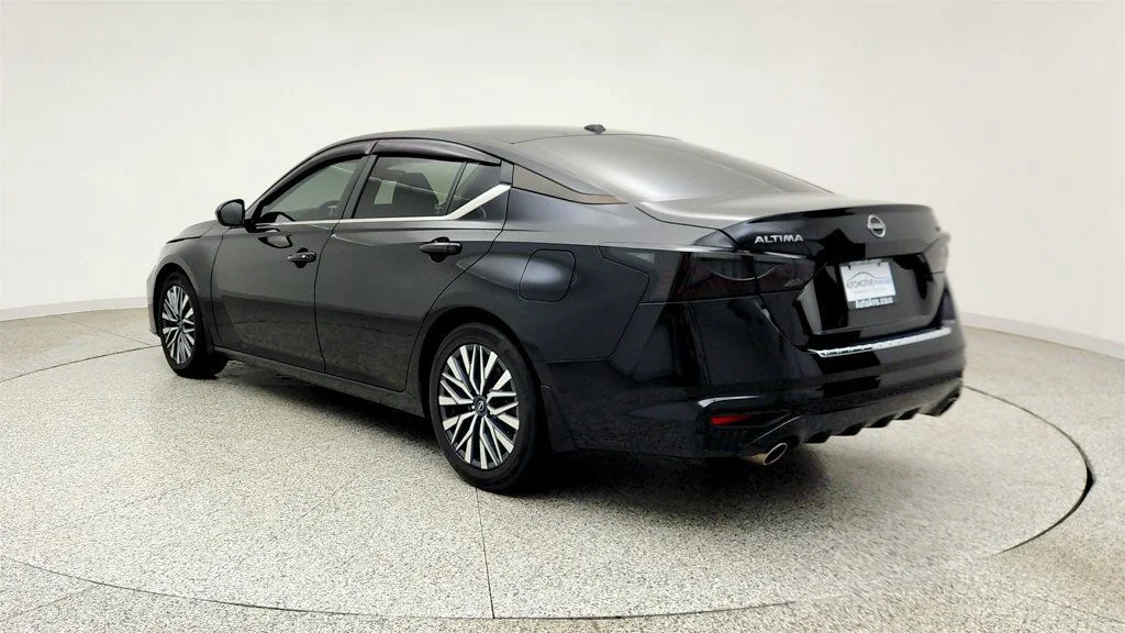 Used 2023 Super Black Nissan 2.5 SV Sedan w/ Moonroof, ProPILOT Assist & 12.3-Inch Touchscree image 7