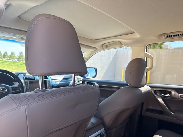 Used 2021 White Lexus 460 image 9