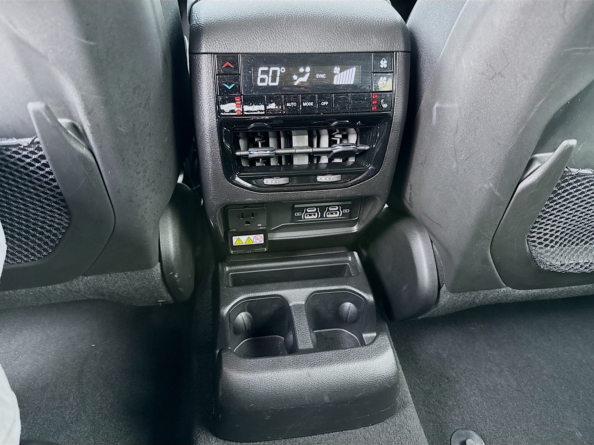 Used 2023 Rocky Mountain Pearlcoat Jeep Limited image 29