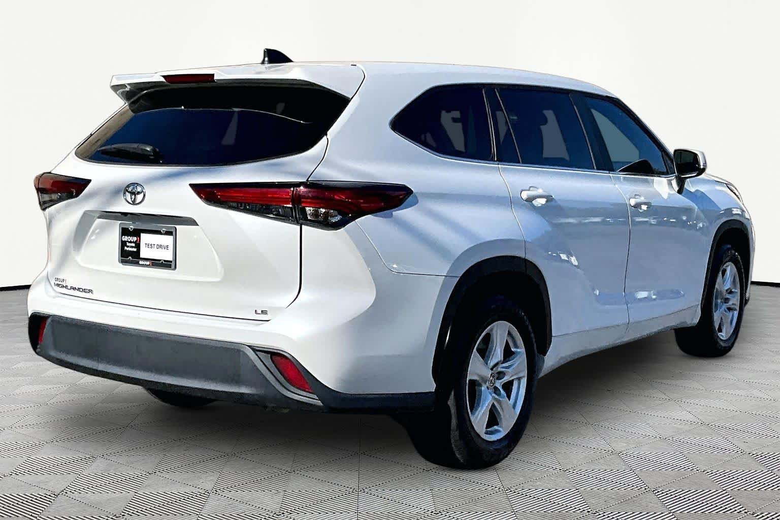 Used 2023 Wind Chill Pearl Toyota LE image 13