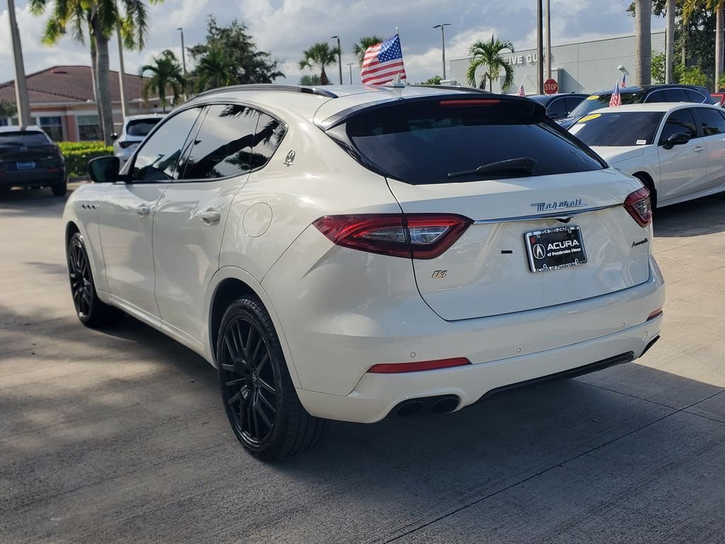 Used 2019 White Maserati Base image 5