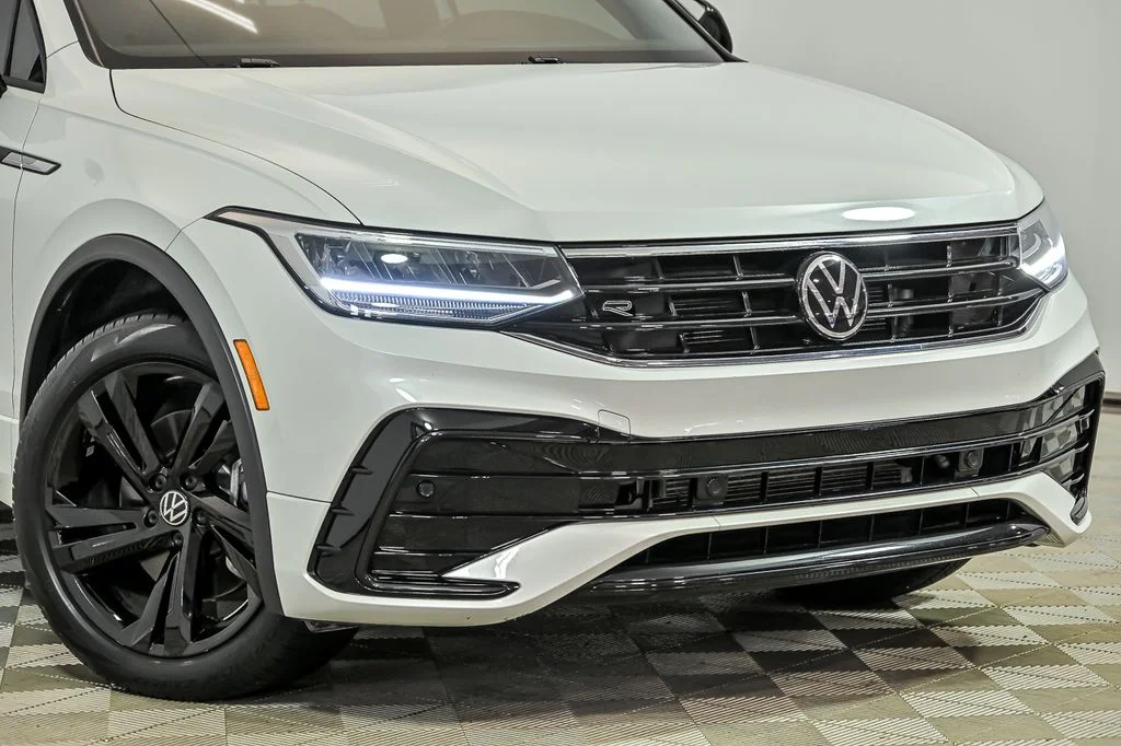 Certified Used 2023 White Volkswagen 2.0T SE R-Line Black image 2