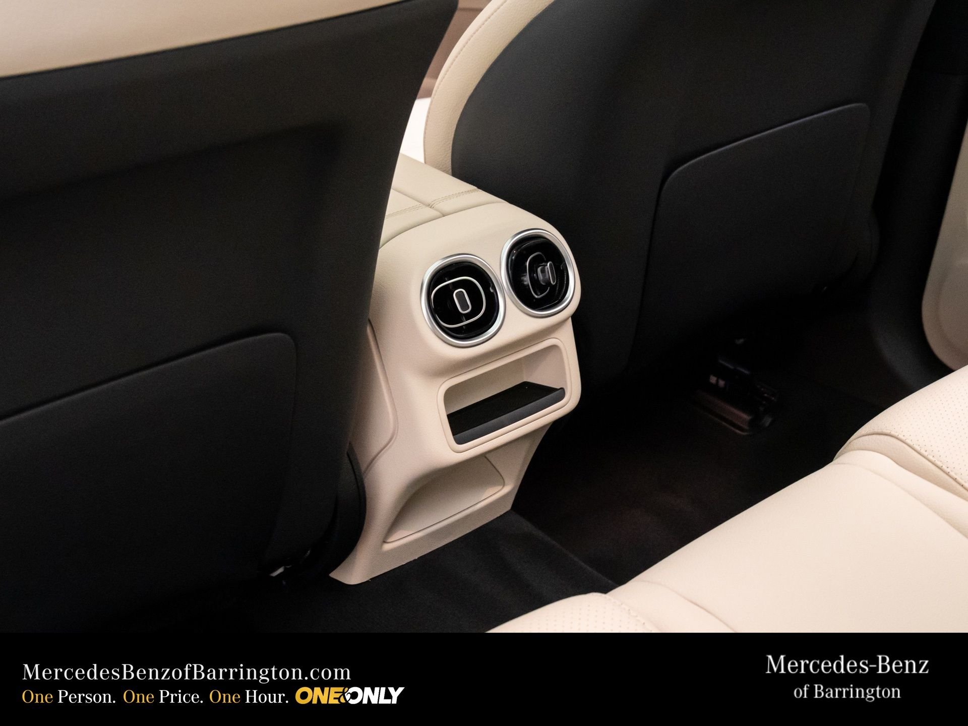 New 2026 MANUFAKTUR Moonlight White Metallic Mercedes-Benz GLC 300 image 20