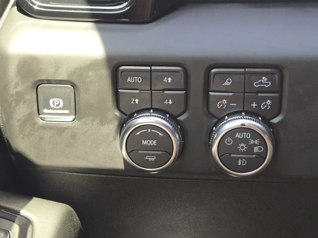 Used 2024 Onyx Black GMC AT4 image 25