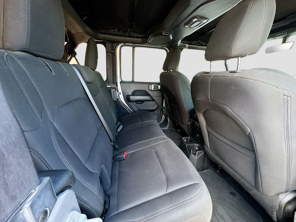 Used 2018 Silver Jeep Unlimited Sahara image 30
