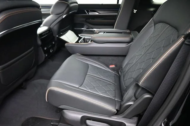 New 2026 High Gloss Black Exterior Paint Jeep Summit Reserve image 28