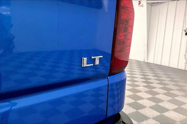 Used 2025 Riptide Blue Metallic Chevrolet LT image 9