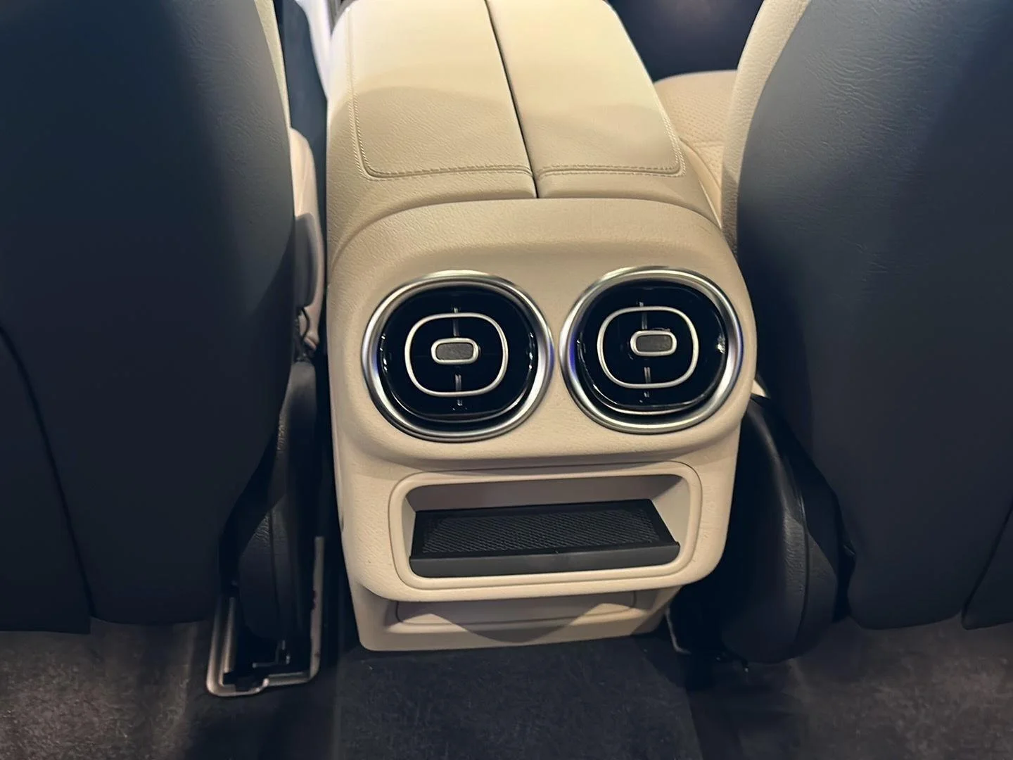 New 2026 Polar White Mercedes-Benz GLC 300 image 27