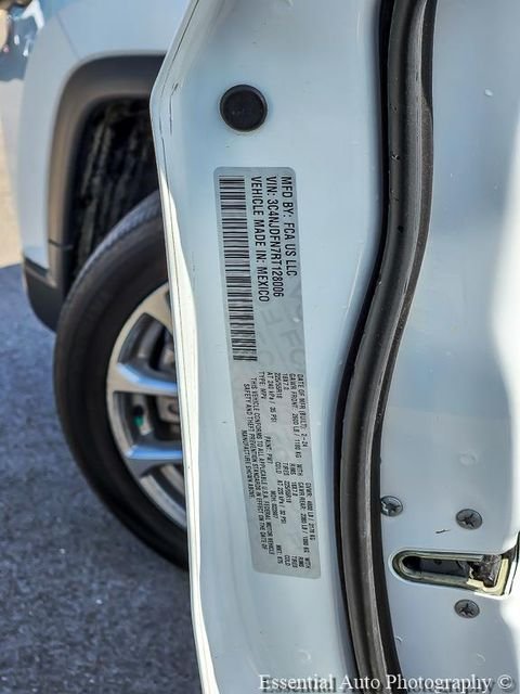 Used 2024 White Jeep Latitude Lux image 16
