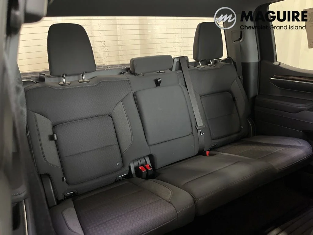 Used 2023 Silver GMC Elevation image 27