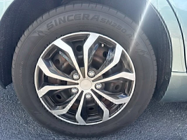 Used 2009 Green Toyota LE image 6