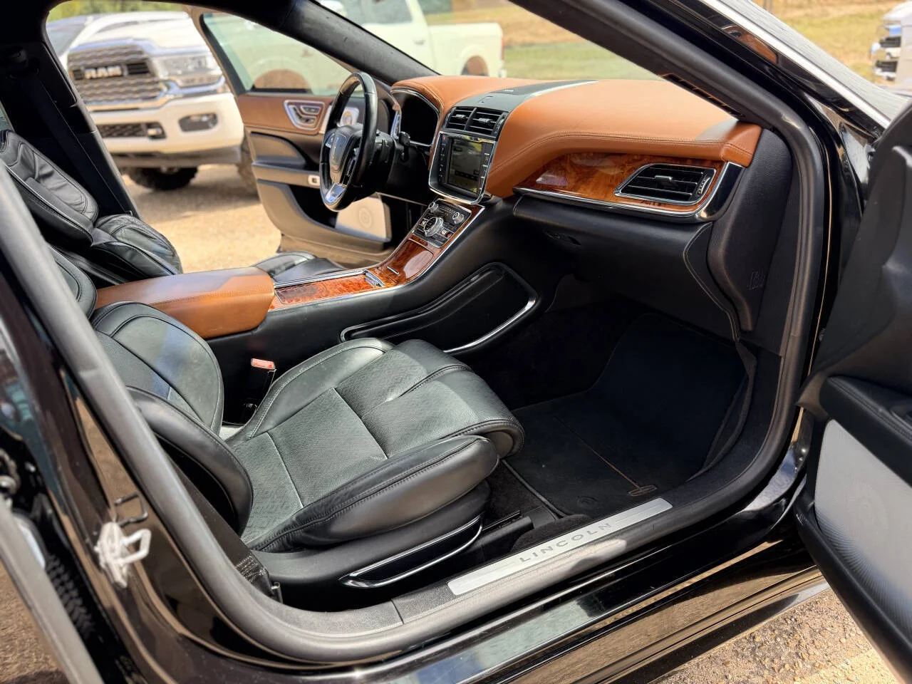 Used 2017 Black Lincoln Black Label AWD 4dr Sedan image 42