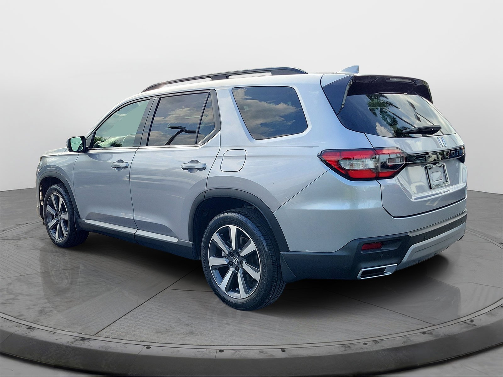 Certified Used 2023 Lunar Silver Metallic Honda 2WD TRG image 34