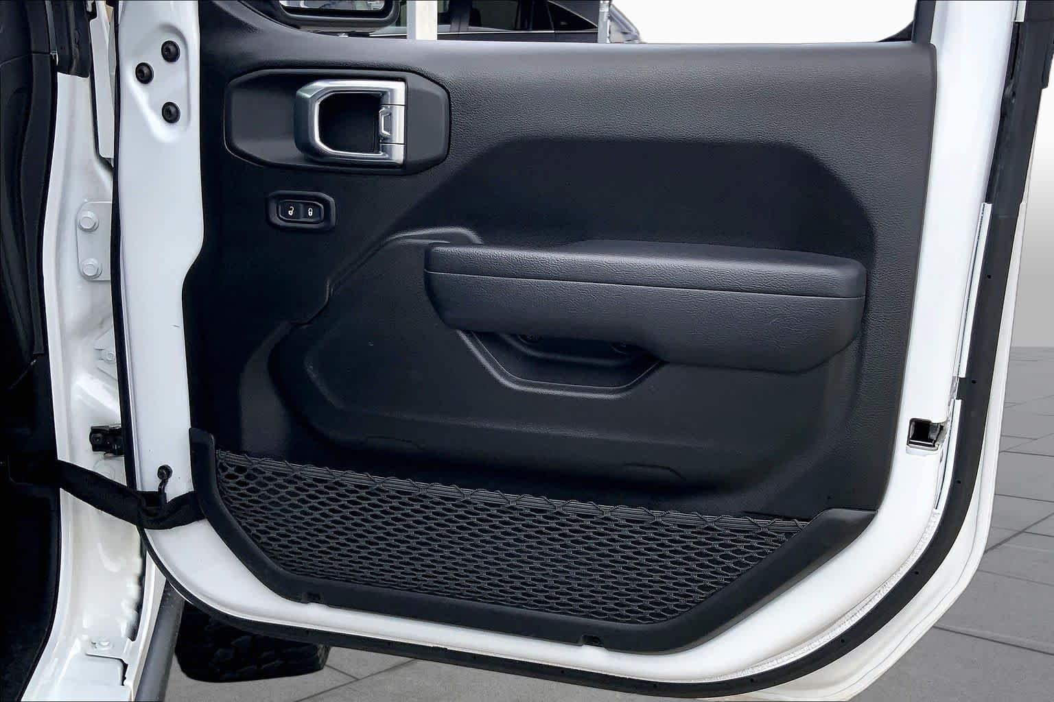 Used 2026 Bright White Clearcoat Jeep Mojave image 22