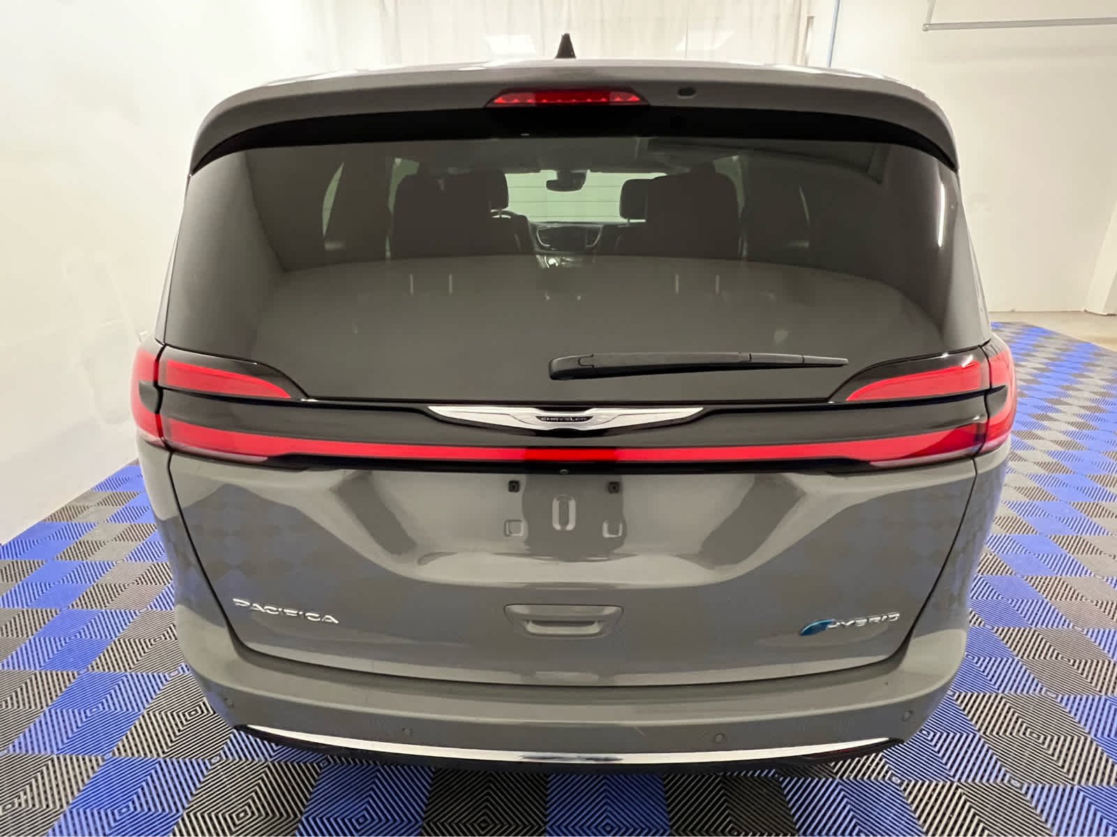 Used 2023 Ceramic Gray Clearcoat Chrysler Hybrid Touring L image 7