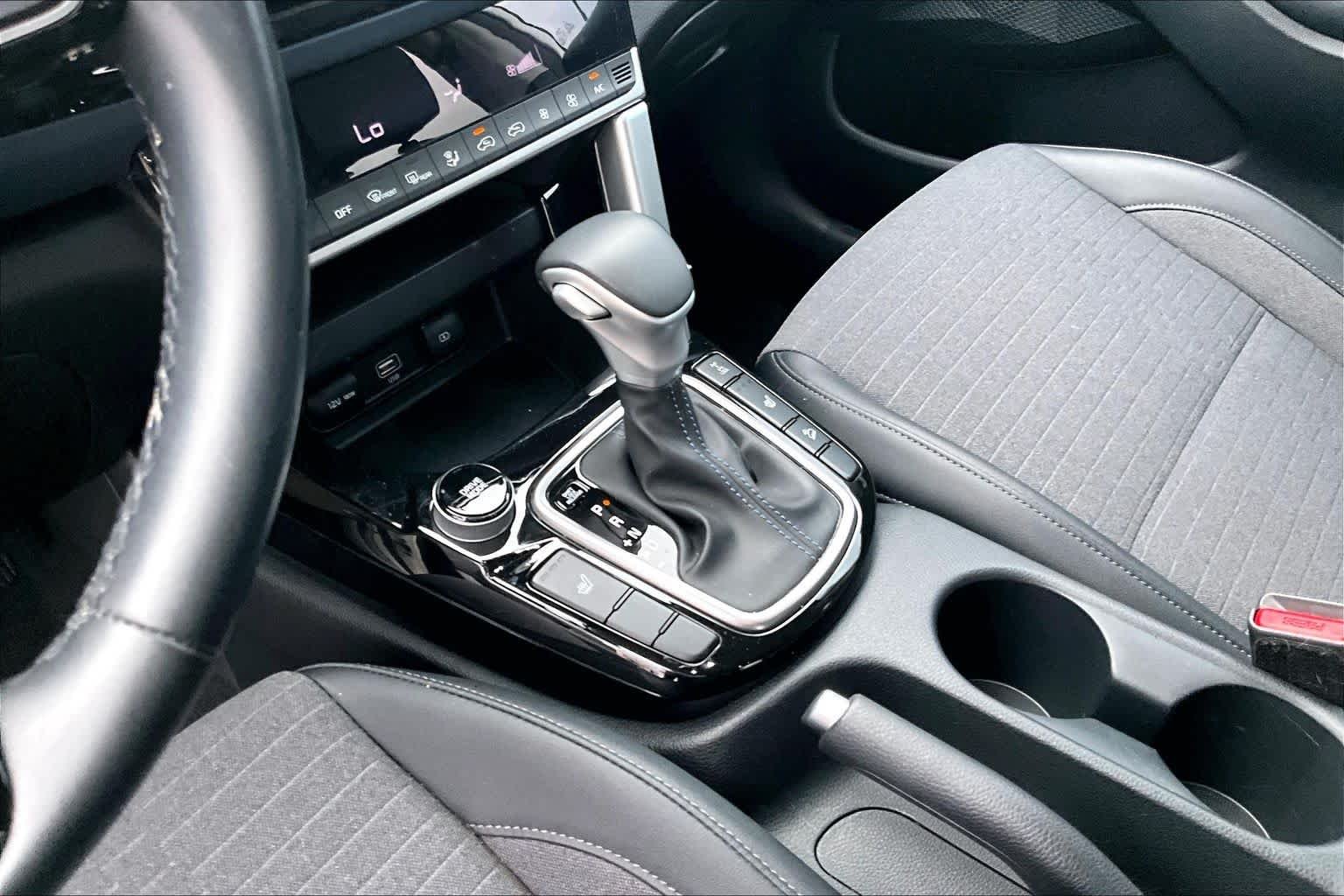 Used 2023 Snow White Pearl Kia S image 15
