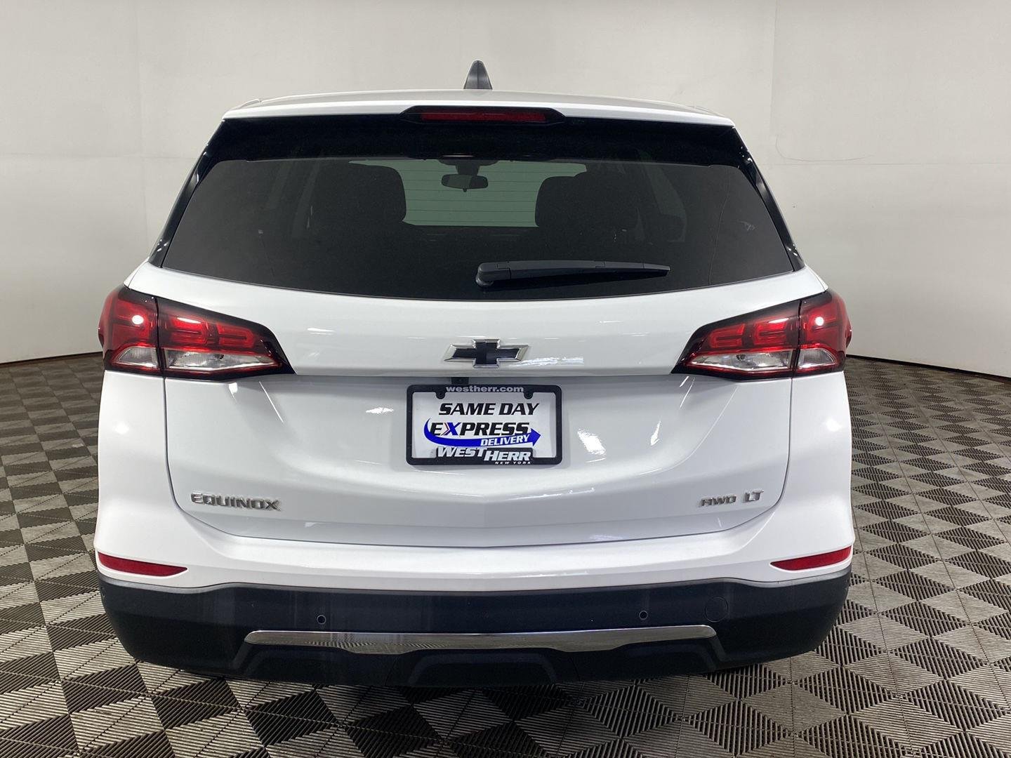 Used 2024 Summit White Chevrolet LT image 7