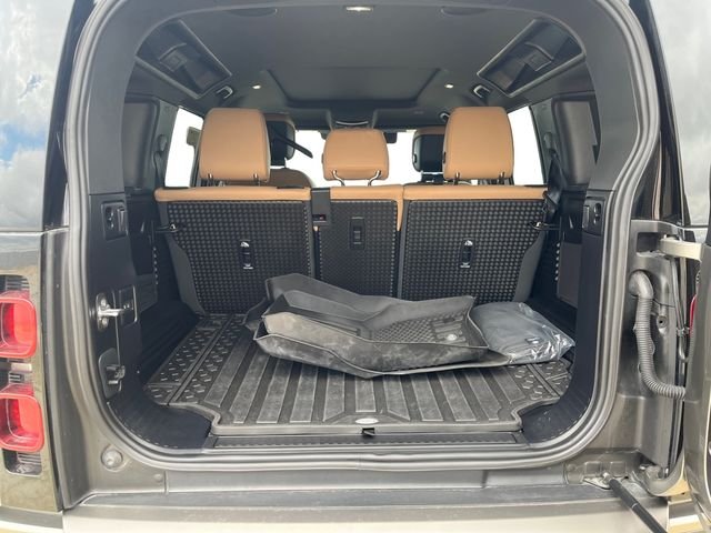 Used 2025 Gold Land Rover X-Dynamic SE image 18