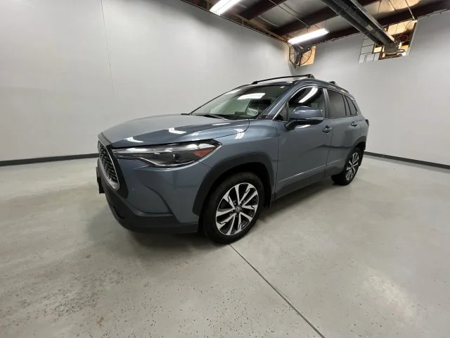 Used 2023  Toyota XLE image 4