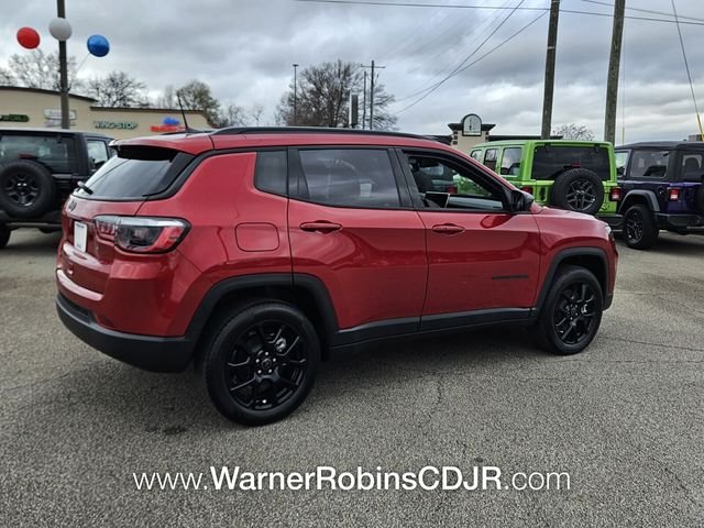 New 2026 Red Hot Pearl-Coat Exterior Paint Jeep Latitude image 13