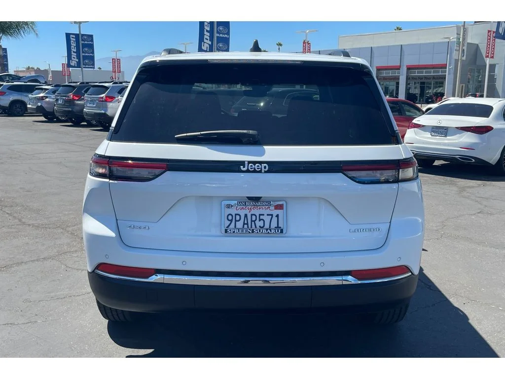 Used 2024 BRIGHT WHITE CLEARCOAT Jeep Laredo image 4
