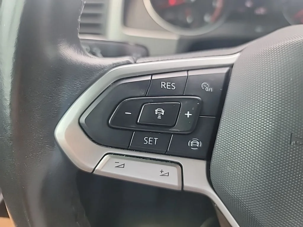 Used 2020 Gray Volkswagen 3.6L V6 SE w/Technology image 23