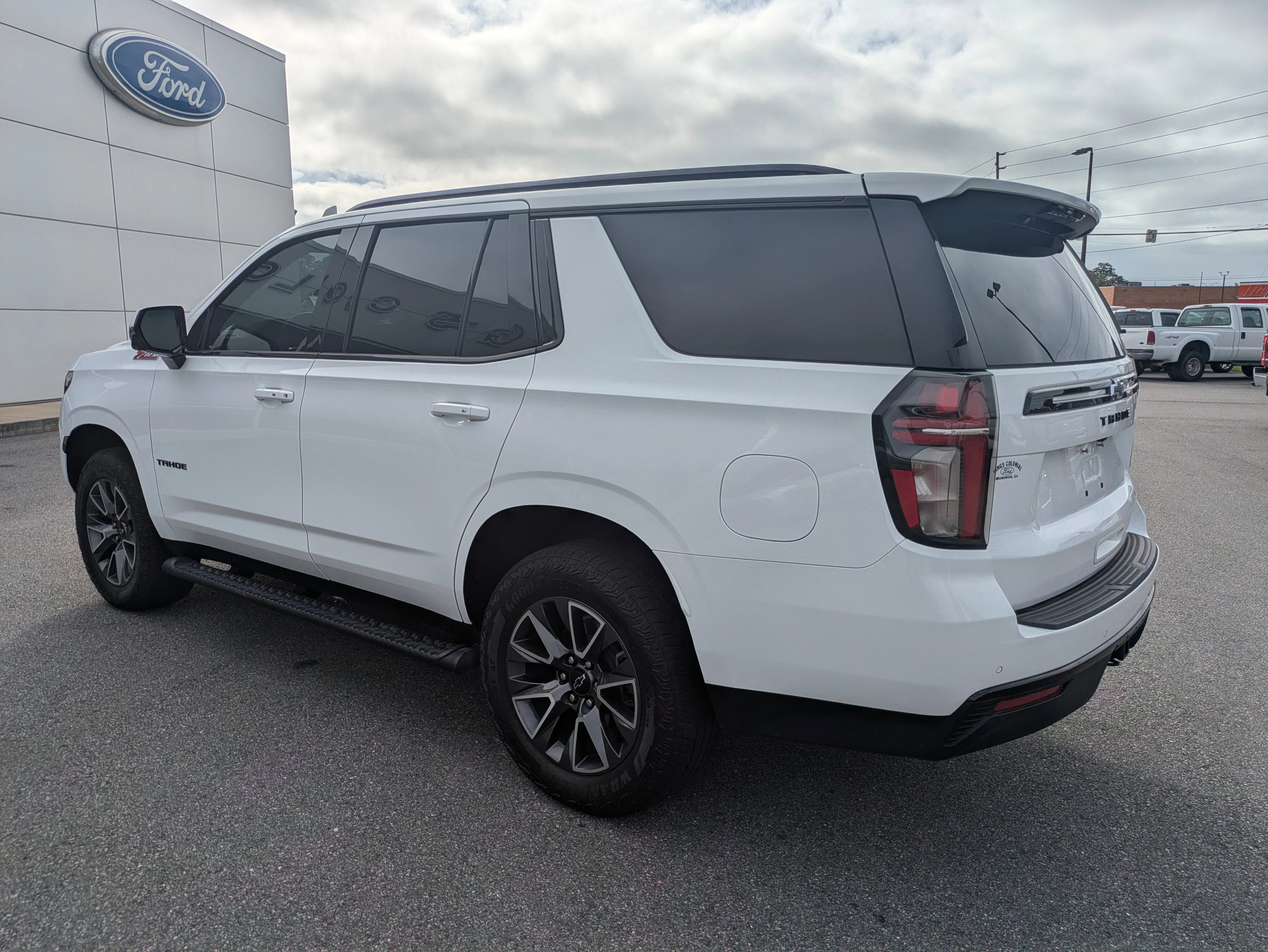 Used 2024 Summit White Chevrolet Z71 w/Luxury Pkg, Leather Quad Buckets, Panoramic Moonroof, & 3rd Row Seat image 6