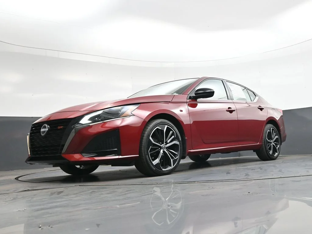 Used 2025 Red Nissan 2.5 SR image 48