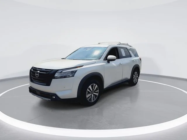 Used 2023 White Nissan SL image 5