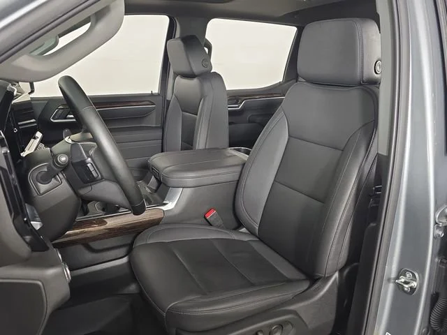 Used 2025 Sterling Metallic GMC Elevation image 19