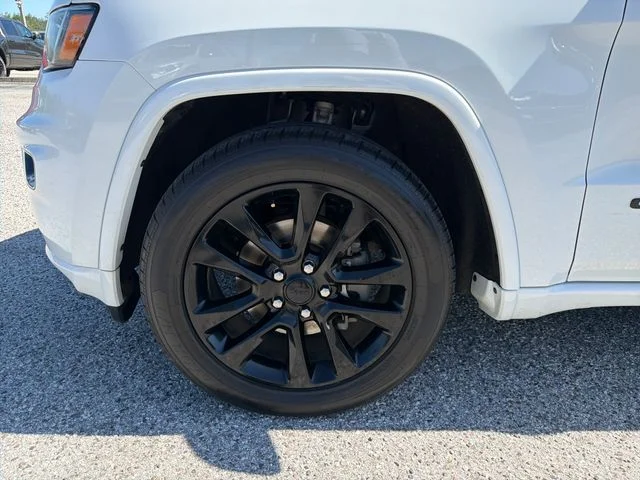 Used 2019 White Jeep Altitude image 34