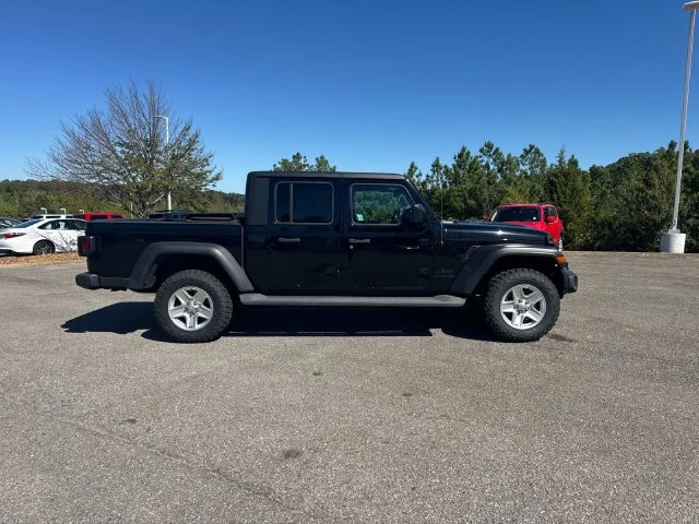 Used 2020 Black Jeep Sport image 3
