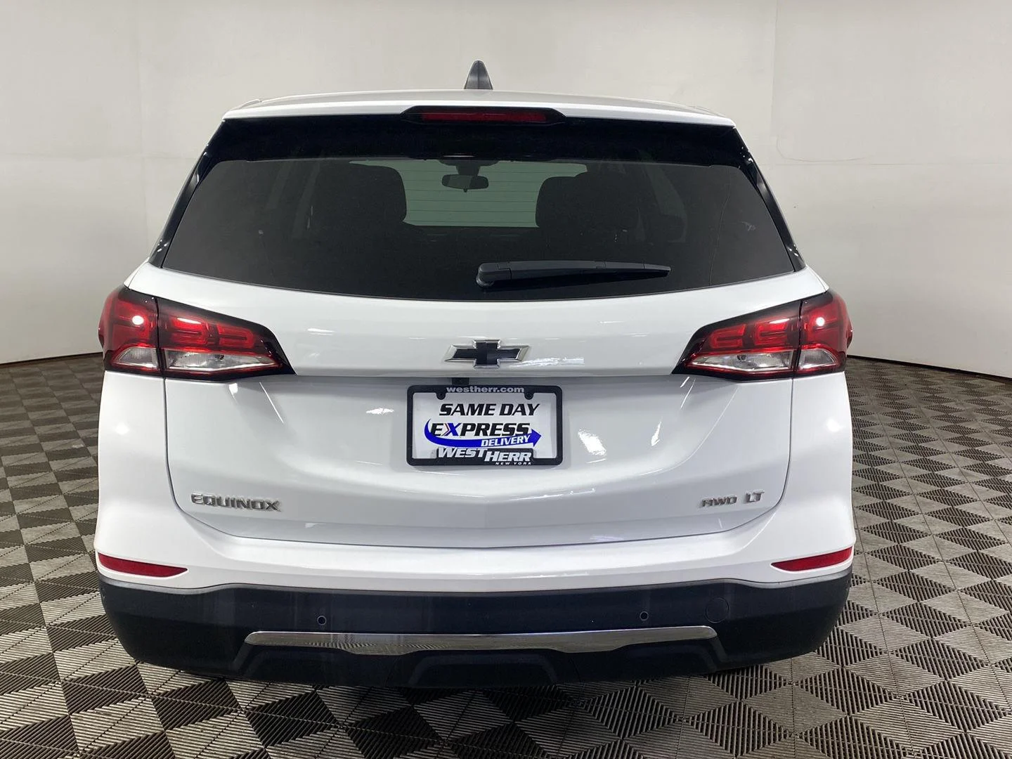 Used 2024 Summit White Chevrolet LT image 7