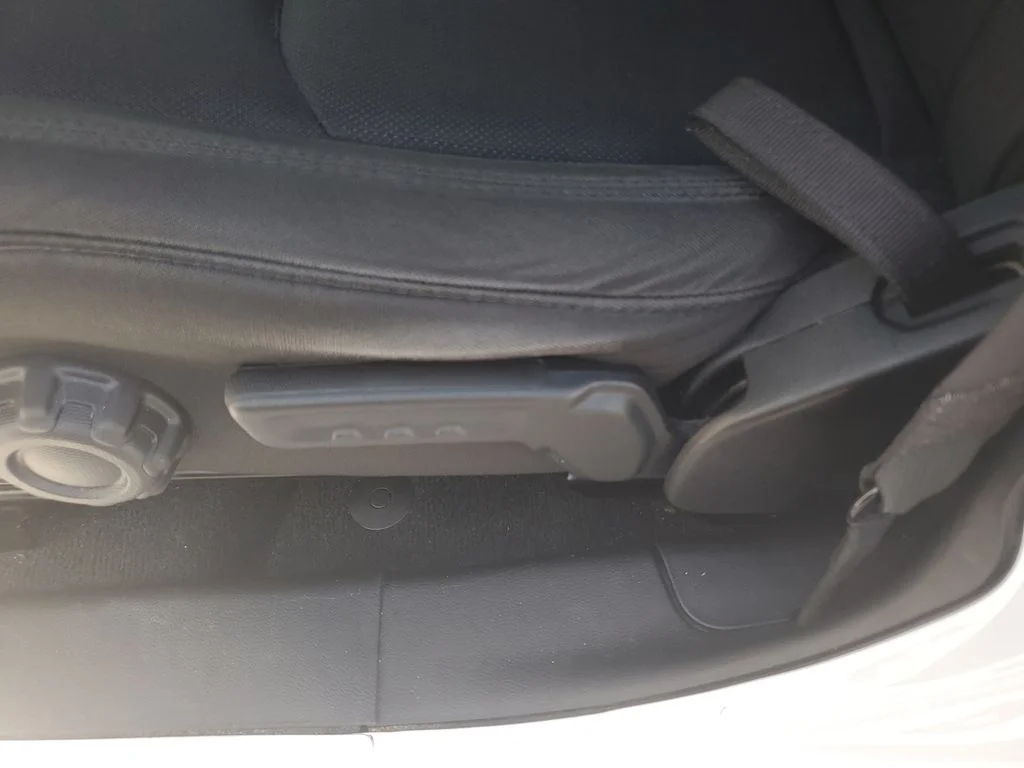 Used 2019 White Jeep Unlimited Sport image 15