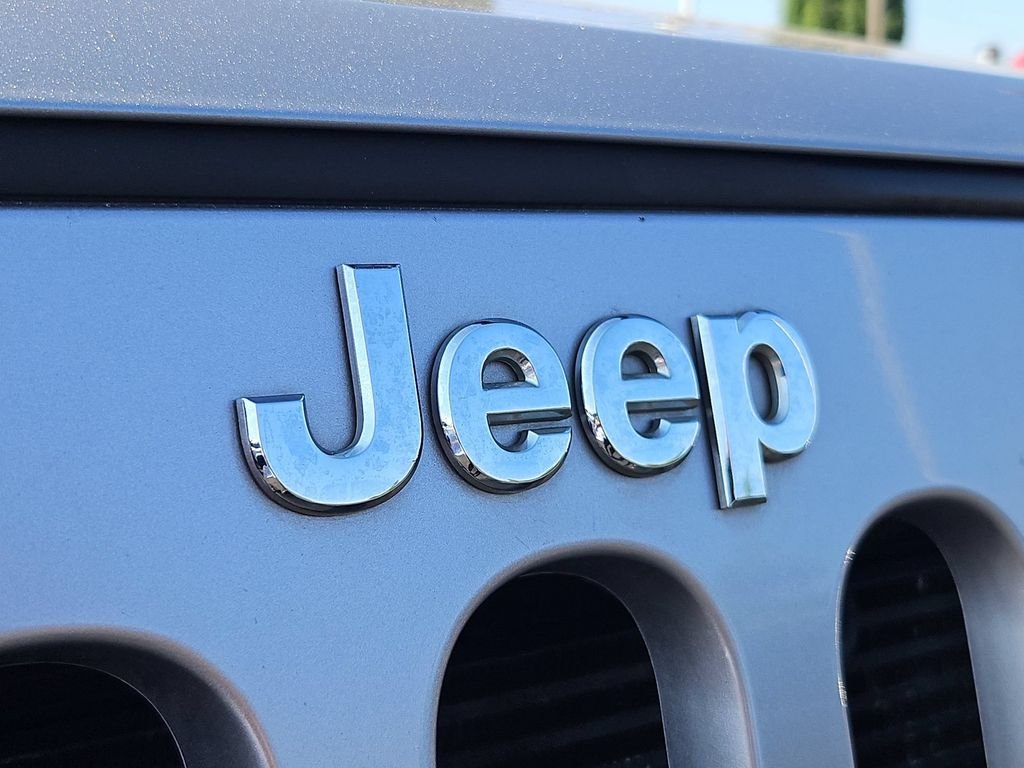 Used 2018 Billet Silver Metallic Clearcoat Jeep Unlimited Sport image 25