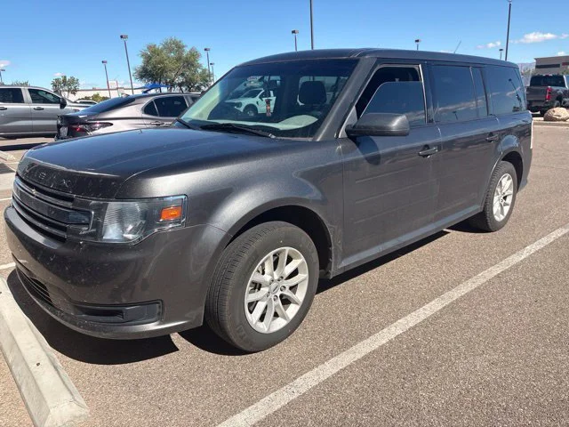 Used 2018 Gray Ford SE image 1