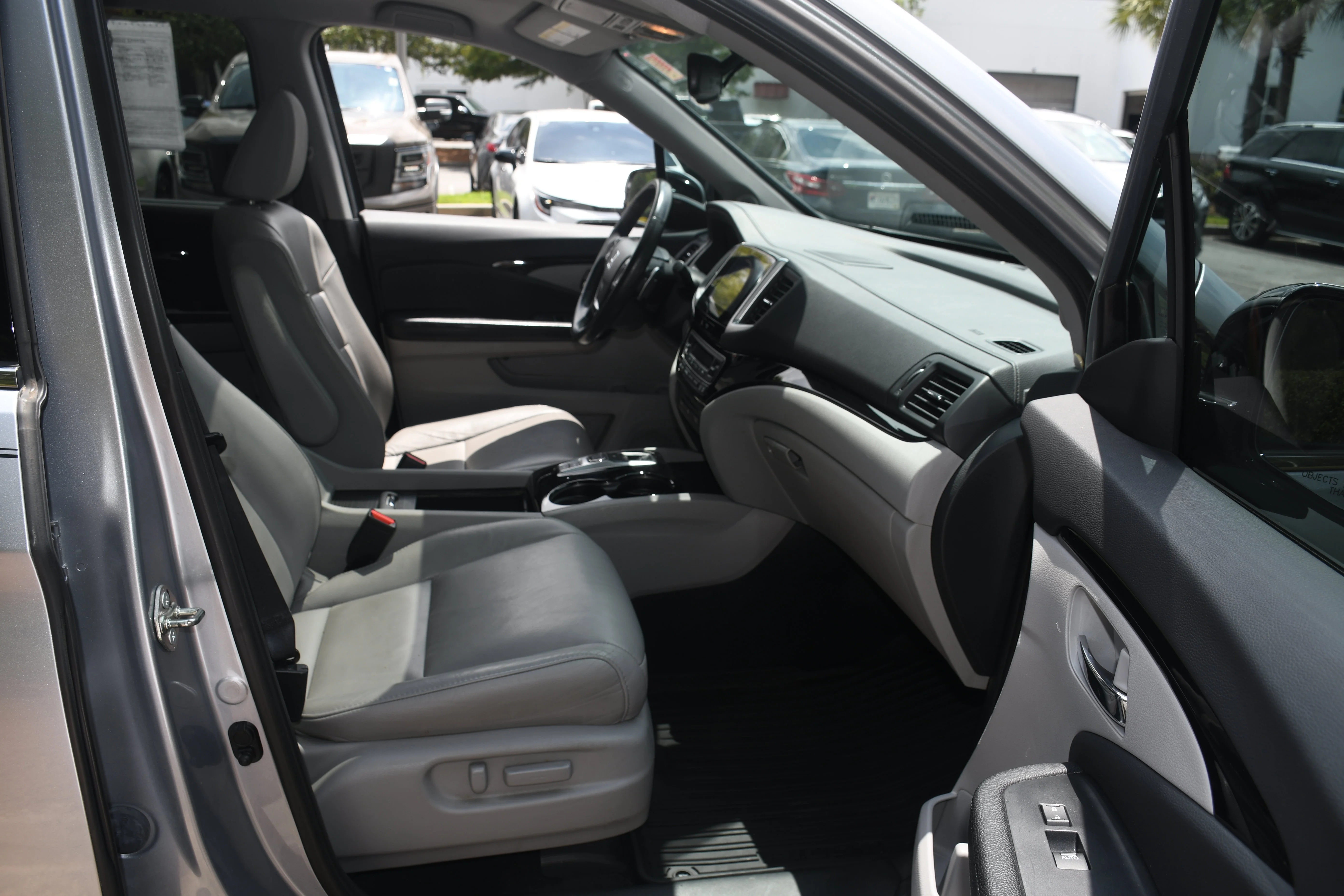 Used 2017  Honda Touring image 21