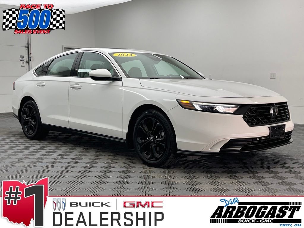 Used 2024 White Honda EX image 1