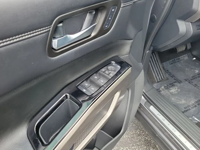 Used 2023 Gray Nissan Platinum image 11