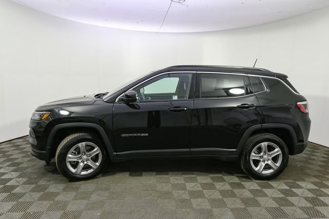 Used 2023 Black Jeep Latitude image 6