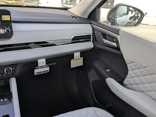 2025 Mitsubishi Outlander Plug-in Hybrid SEL - Photo 17
