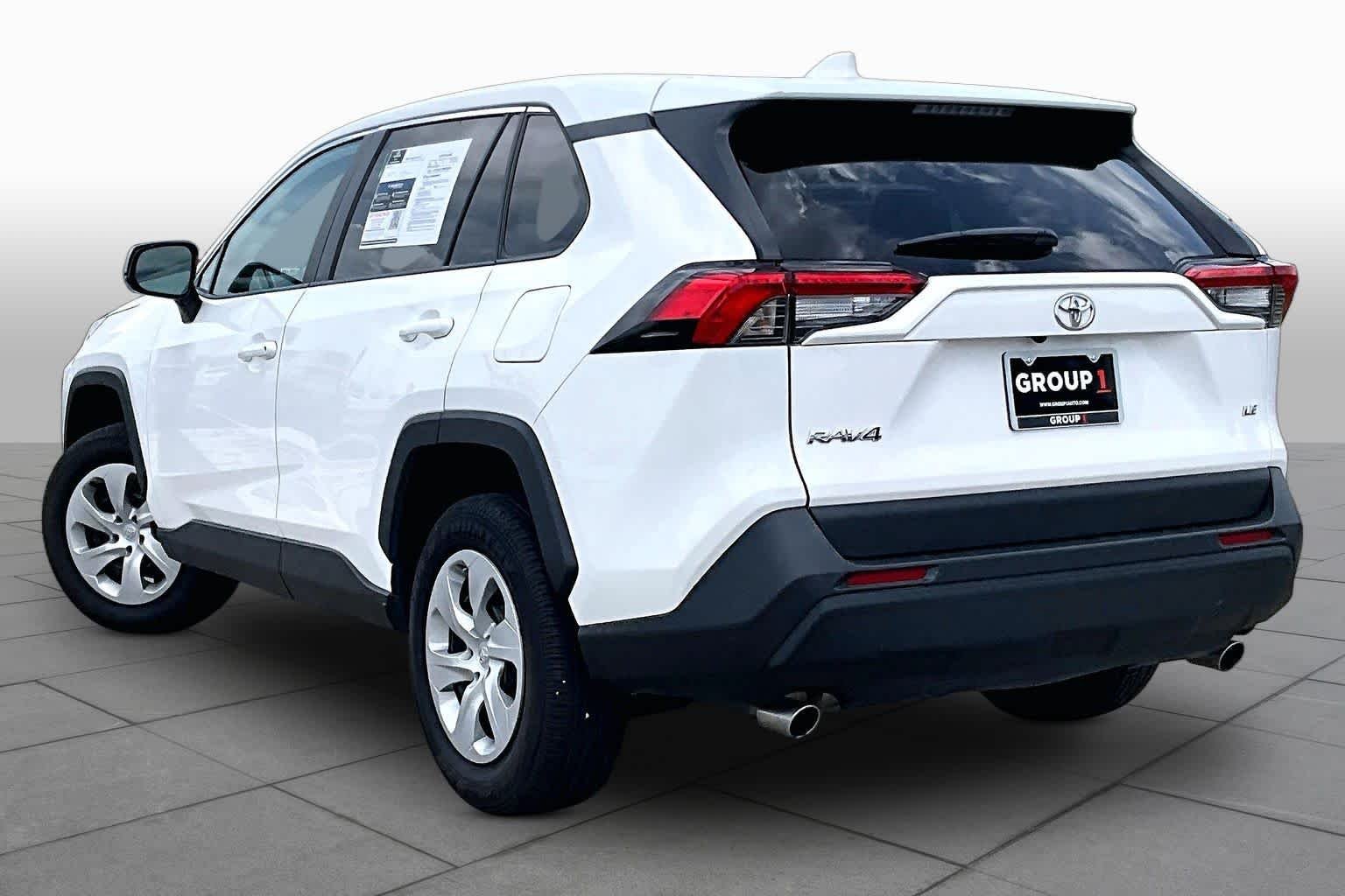 Used 2025 Ice Cap Toyota LE image 11