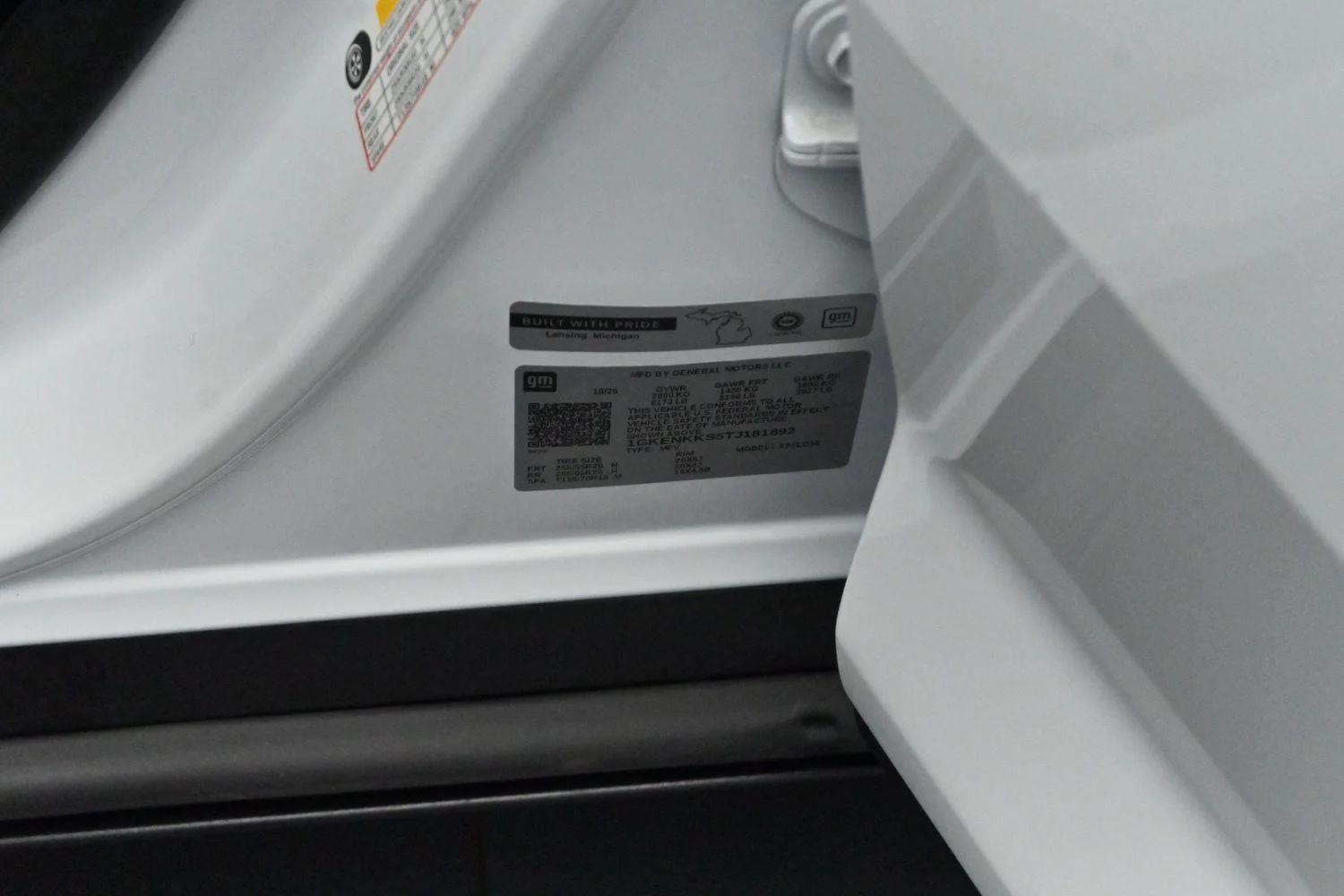 Used 2026 Summit White GMC Elevation image 41